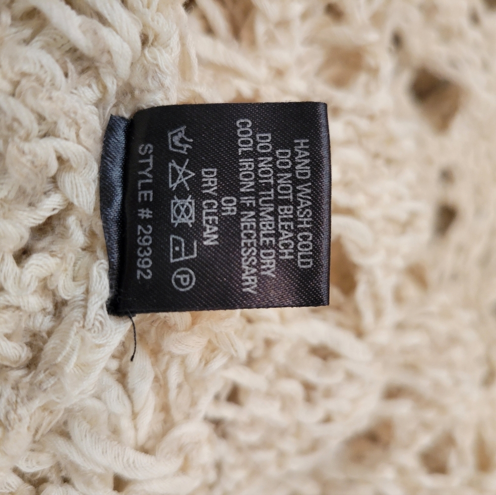ITALIAN YARN CREAM KNIT PONCHO w/ FRINGE - Picture 6 of 7